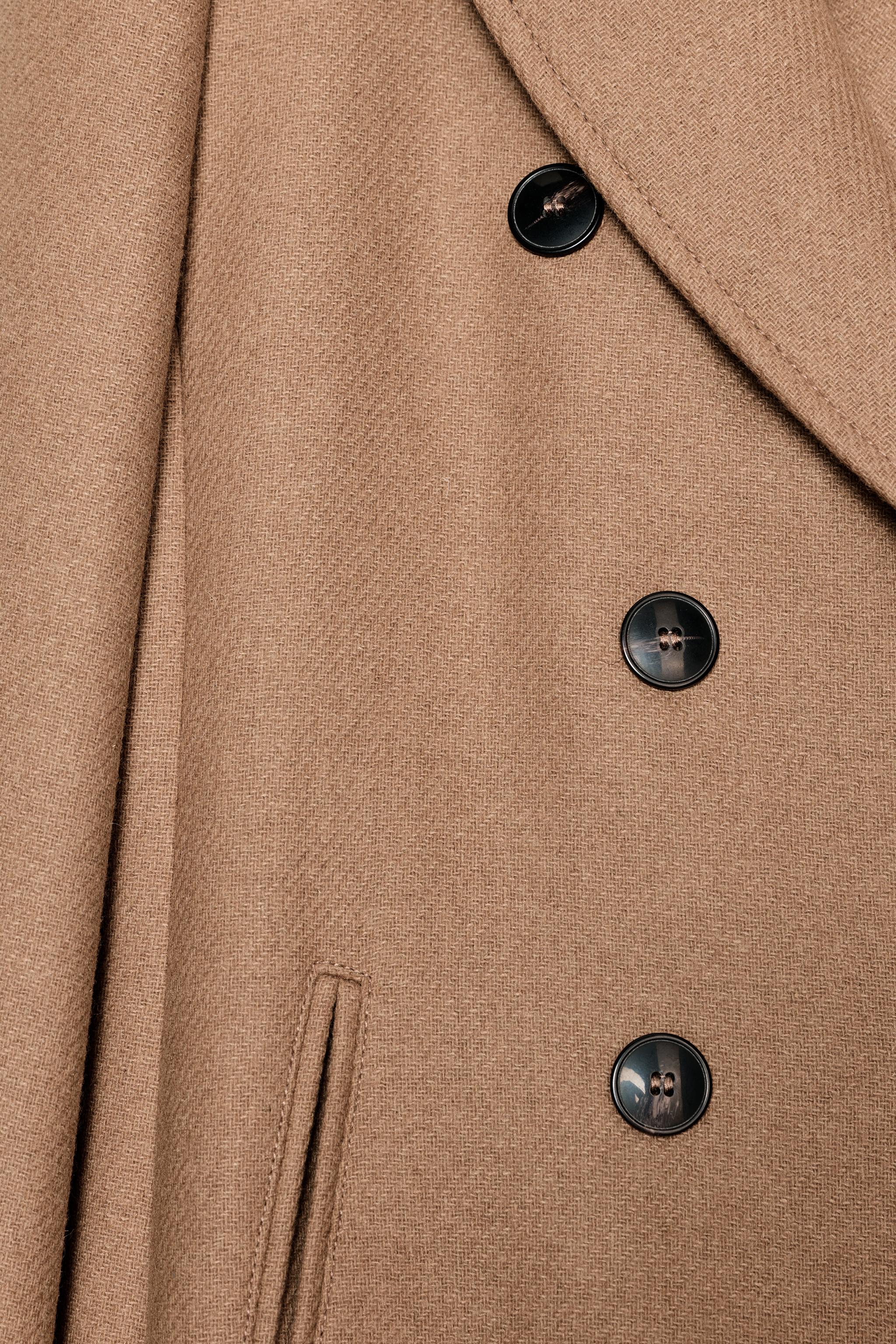 MANTEAU À BOUTONNAGE CROISÉ AVEC ÉPAULETTES
